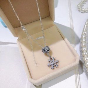 Silver necklace snowflake 570